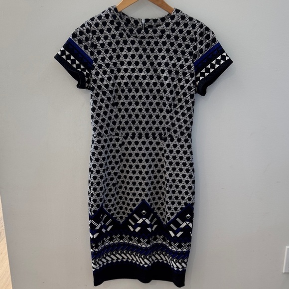 🔷 H&M Black & Blue Geometric Midi Dress
Size Small - Picture 7 of 8